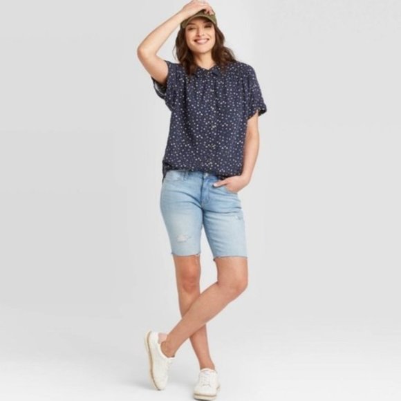 Universal Thread Women’s Mid-Rise Jean Shorts - Picture 3 of 5